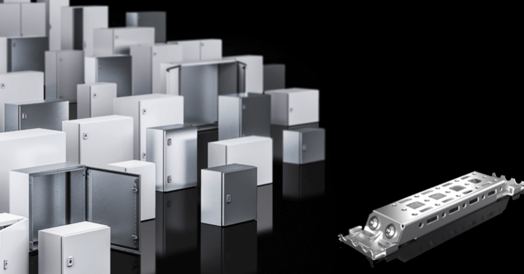 Vor schwarzem Hintergrund sind links viele Gehäuse, teils geschlossen und teils geöffnet und rechts eine Schiene von Rittal