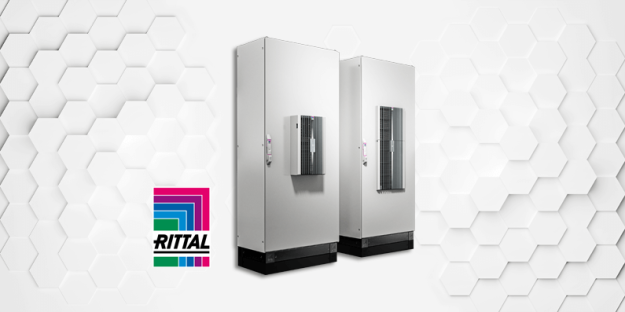 Vor einem weißen Hintergrund mit Wabenmuster an den Seiten sind zwei Kühlgeräte ausgestellt und auf der linken Seite ist das Rittal Logo.