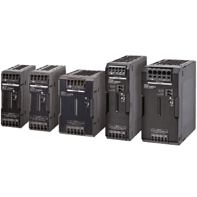 Fünf dunkelgraue elektronische Bauteile sind nebeneinander ausgestellt