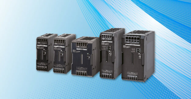 Vor hellblauem Hintergrund sind fünf dunkelgraue Maschinenteile aufgereiht.