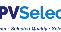 pv selected Logo „PVSelected“ mit stilisiertem Symbol aus blauen geometrischen Formen auf der linken Seite. Rechts daneben steht der Schriftzug „PVSelected“ in dunkler und hellblauer Schrift. Unterhalb befindet sich der Slogan „Selected Partner · Selected Quality · Selected Services“.
