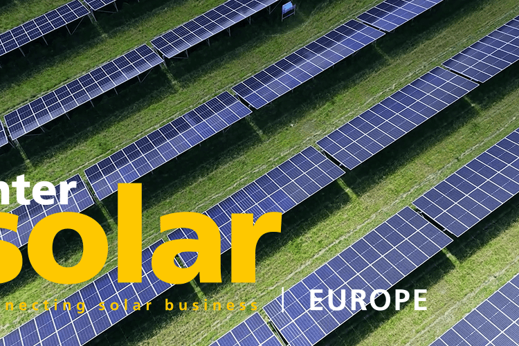 2026_06_Beitragsbild_Intersolar_955x500 Ein Solarpark und das Logo der messe Intersolar