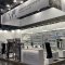 Der Messestand von BAKS auf der Intersolar, auf dem Muster von Kabeltragsystemen und PV-Unterkonstruktionen ausgestellt sind