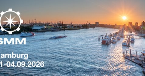 SMM SMM Hamburg 2026 – Blick über den Hamburger Hafen bei Sonnenuntergang mit Schiffen, Hafenanlagen und Elbe. Einladung von straschu und BAKS zur weltweit führenden Messe der maritimen Industrie vom 01. bis 04. September 2026 in Halle A5, Stand 631